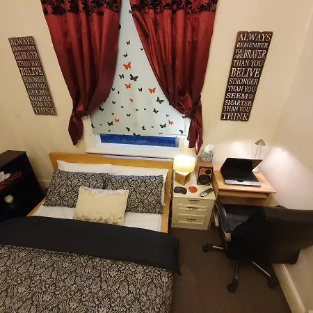 ** Lovely & Cosy Well Equipped 3 Bedroom House Perfect For Work/leisure + Free Parking & Wifi ** Leeds (West Yorkshire)