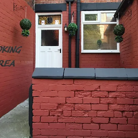 ** Lovely & Cosy Well Equipped 3 Bedroom House Perfect For Work/leisure + Free Parking & Wifi ** Leeds (West Yorkshire)